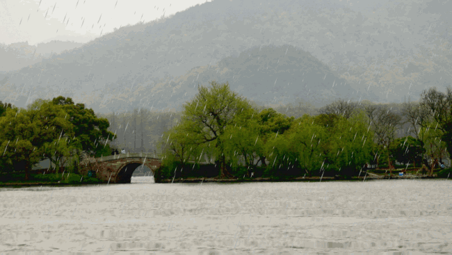 天在下雨,我在想你