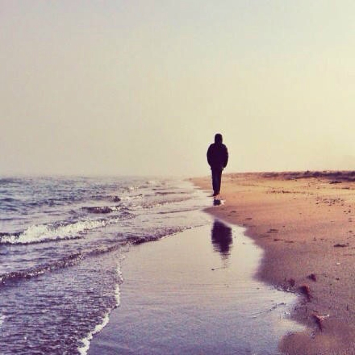 一个人,是安分于一个工作一辈子还是趁着年轻四处闯闯