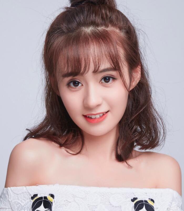 你没看错,郑合惠子就是《万万没想到》中的那个美女.#娱乐大杂烩