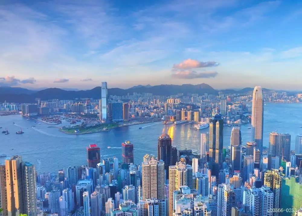 香港,这里是全球第三大金融中心 这里的人口密度全世界第三 有时候你