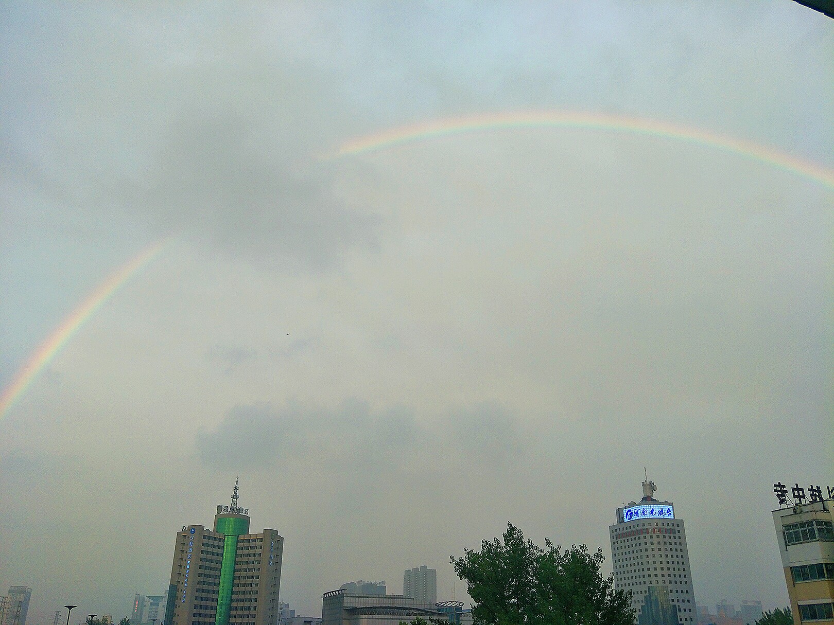 雨过天晴.第三次看见彩虹啦[表情]希望能给我带来好.