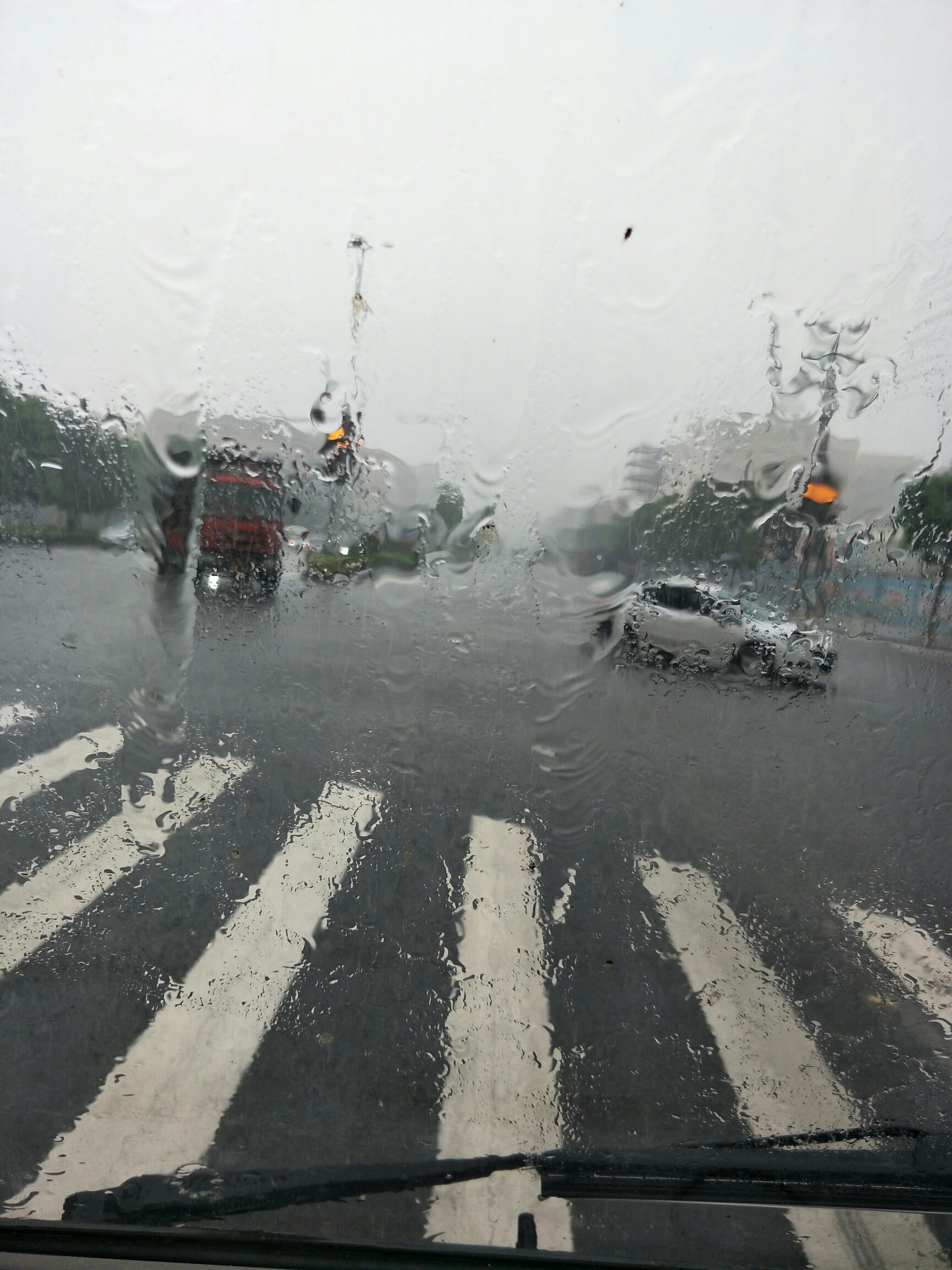 天天都下雨,老天爷你就不能干点别的吗?