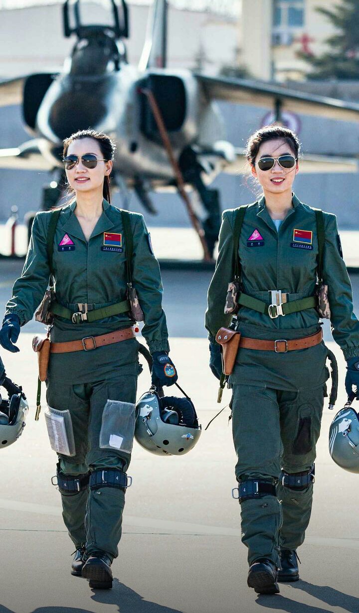 k:女飞行员