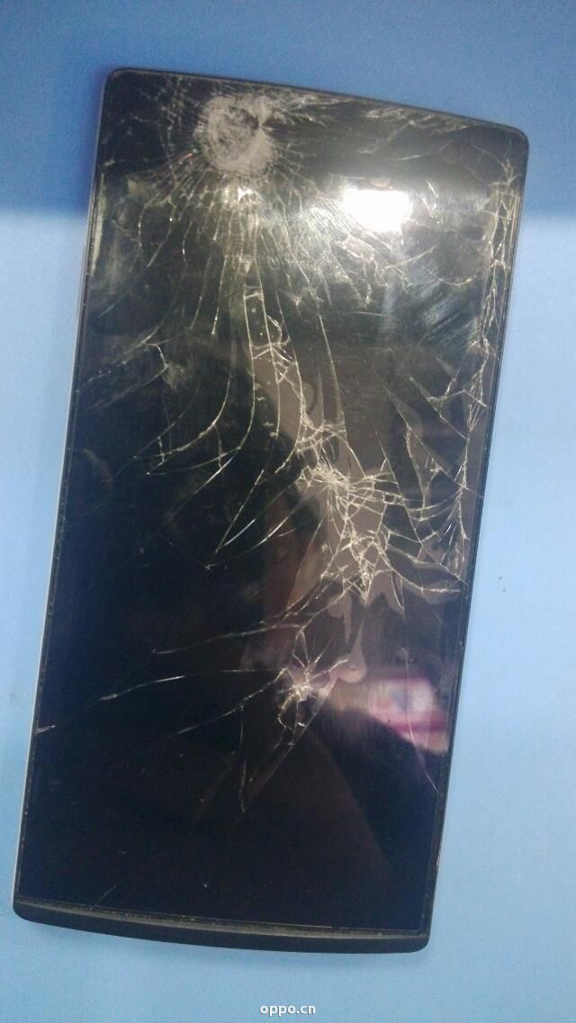 oppo手机摔碎照片图片