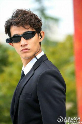 《全员加速中》最帅猎人李子峰爆红网络 tf粉求放过