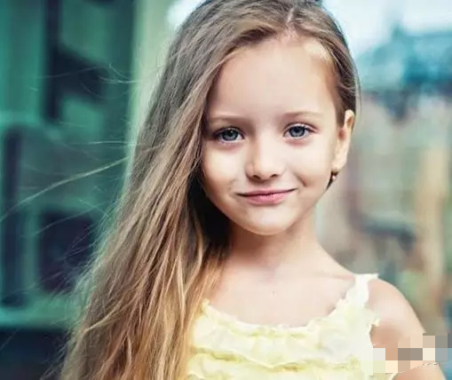 俄罗斯萝莉童模安吉丽娜(angelina kurkina)拥有如精灵般的美丽