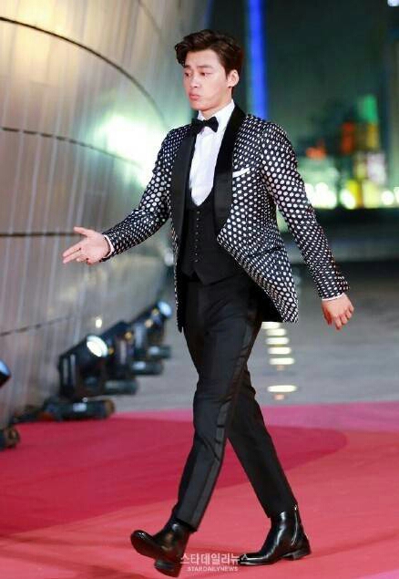 李易峰 vs 宋仲基 ,谁帅到你?