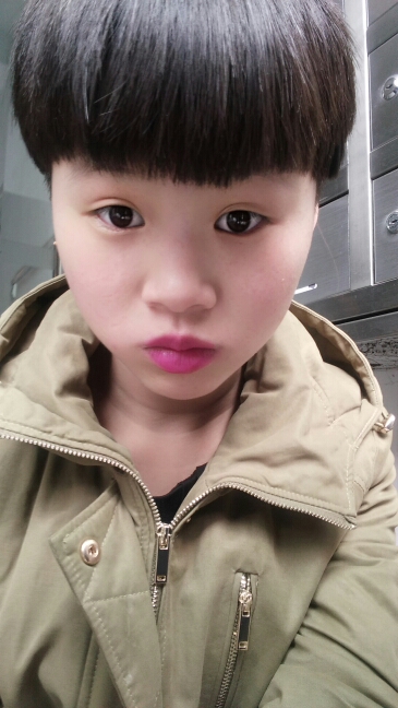 头发短了,更丑了