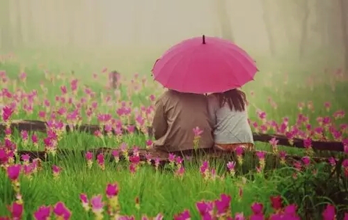 雨天的一把傘,你是我冬天的一縷陽光,親愛的,不管有多少的風風雨雨,我