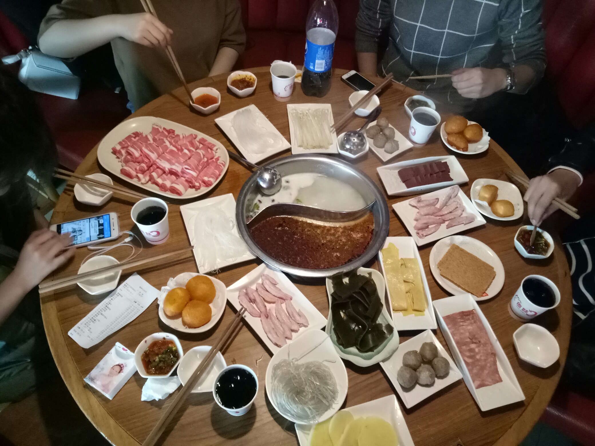 o粉随拍##自拍上瘾#听说在一起吃火锅的人,都是同一个世界的人