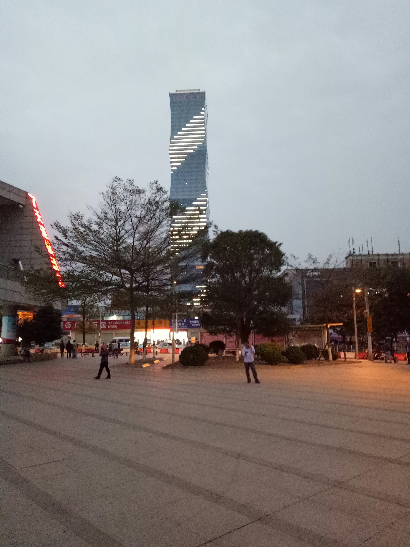 这是东莞长安最高的楼,好看吧!
