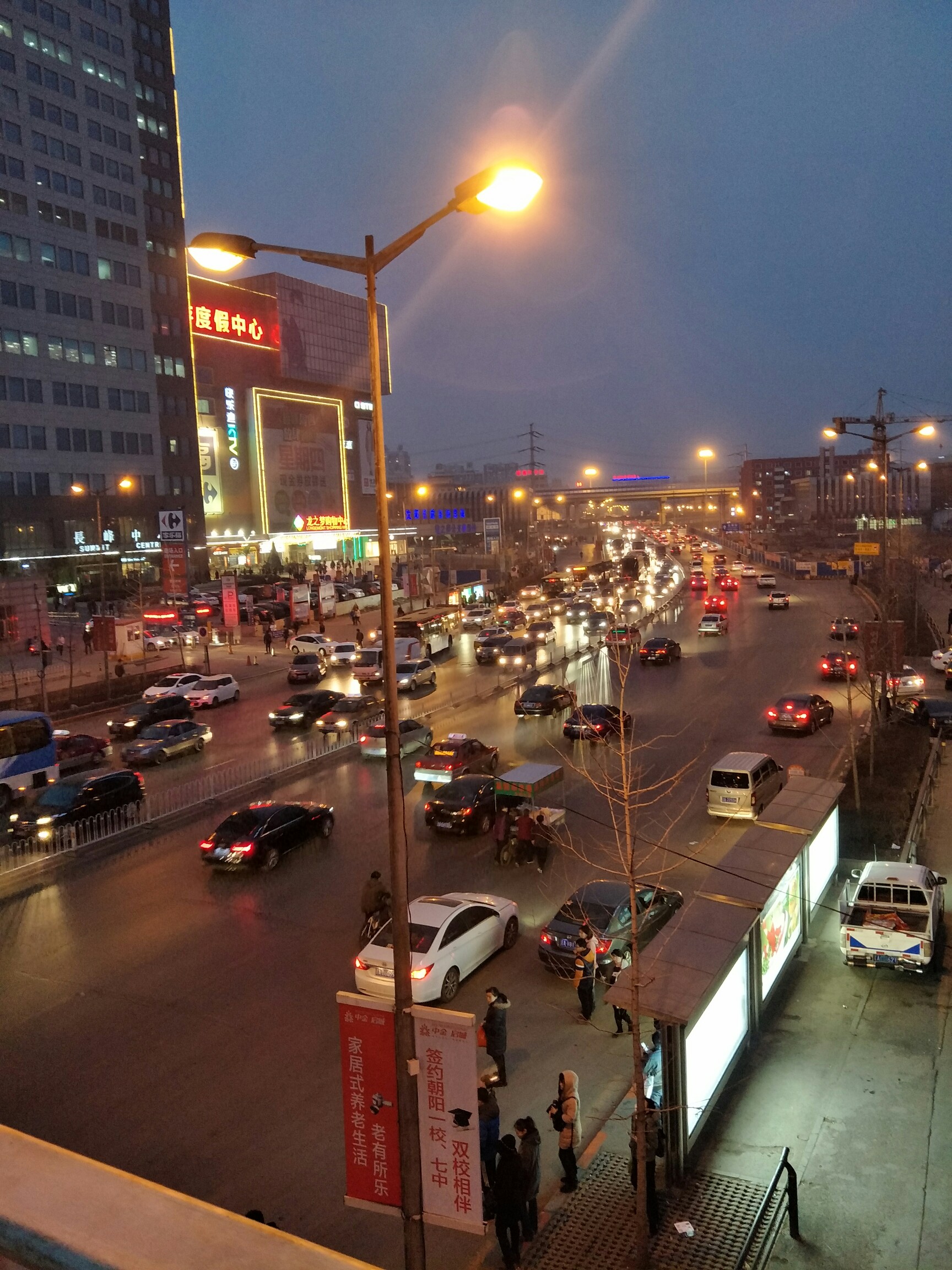 陌生的城市,孤独的角落里.
