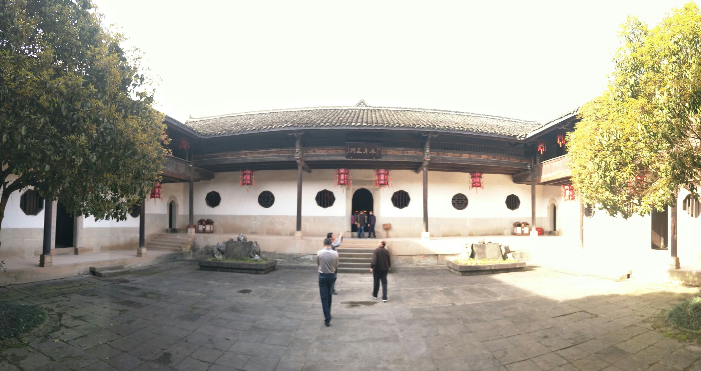 丁家大院一一客家建筑风格,据说花了20年时间建成,.