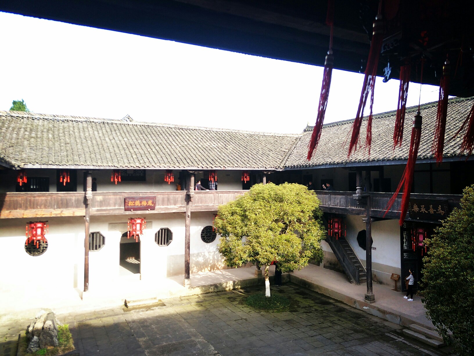 丁家大院一一客家建筑风格,据说花了20年时间建成,.