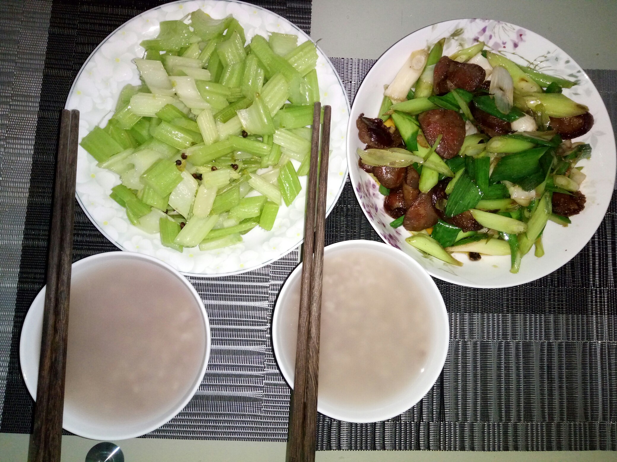 芹菜炒肉丝四川 14918229197667.jpg
