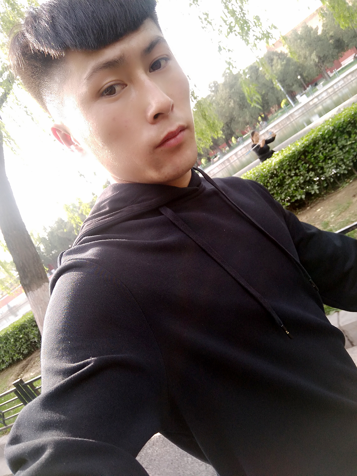 点赞吧,美女们,单身帅哥一枚