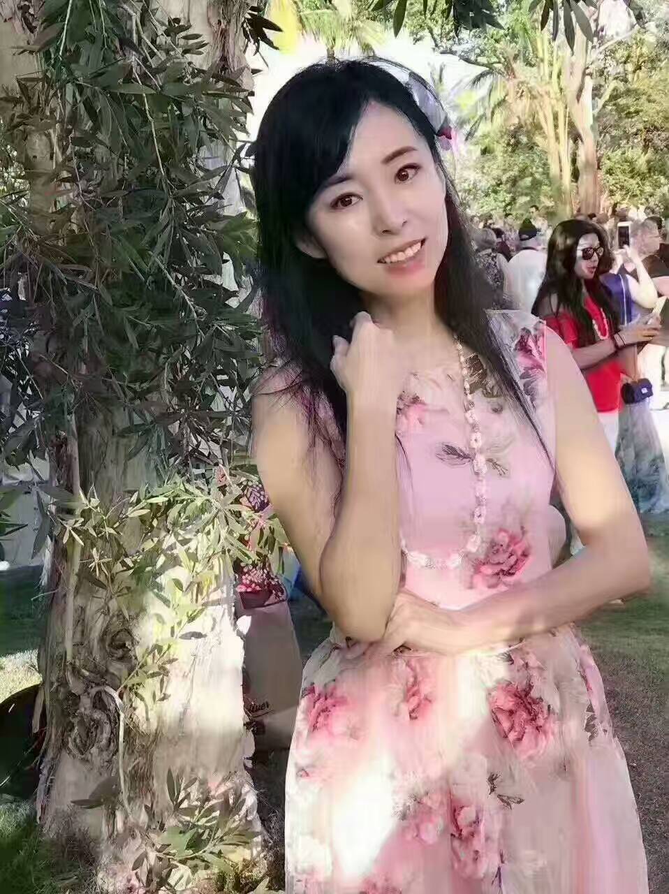 这位50岁的姐姐叫许红,           跟nuskin合作14年了,如今是2000万