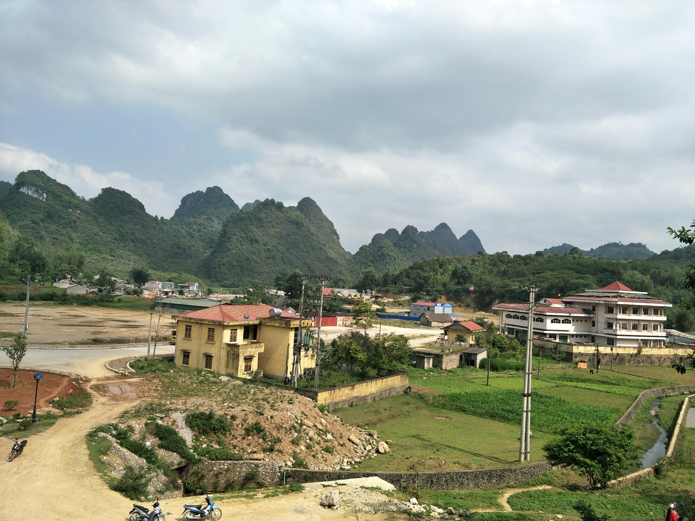 靖西龙邦口岸,对面就是越南.