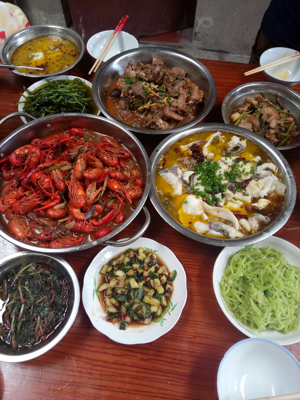 今天的中餐晚餐都是相同的!