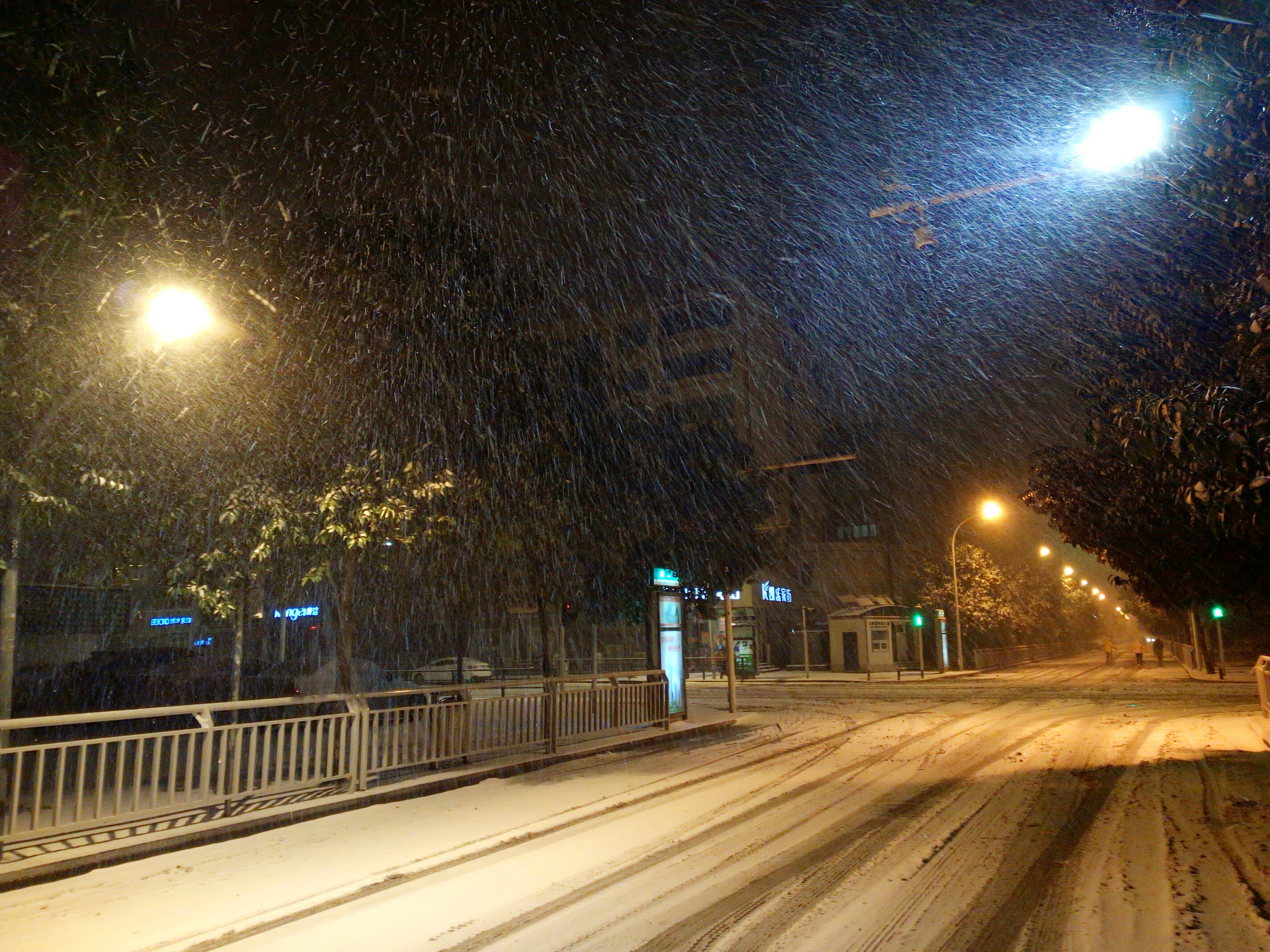 2015年第一场雪的郑州.经二路