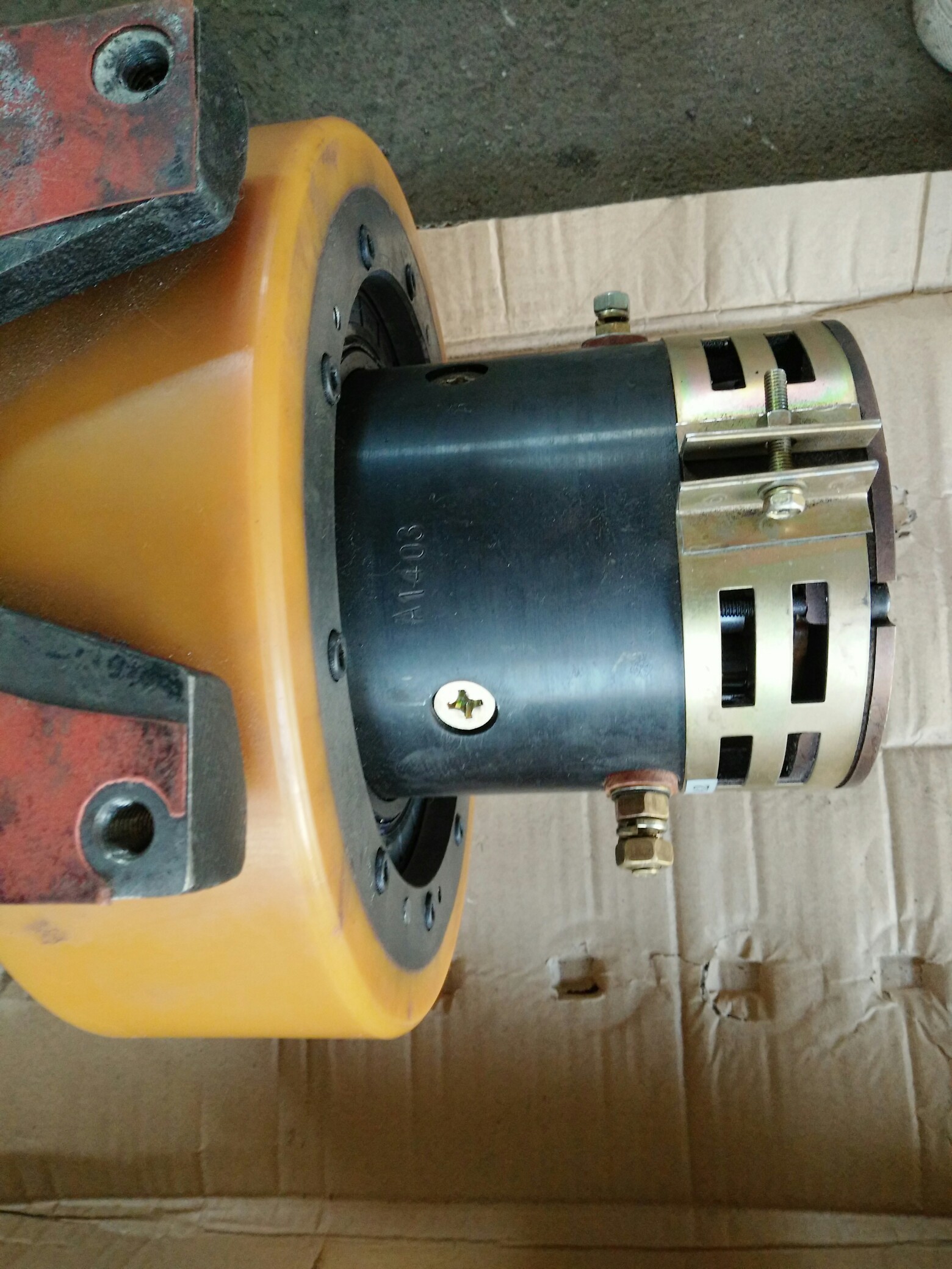 叉车驱动轮与控制系统