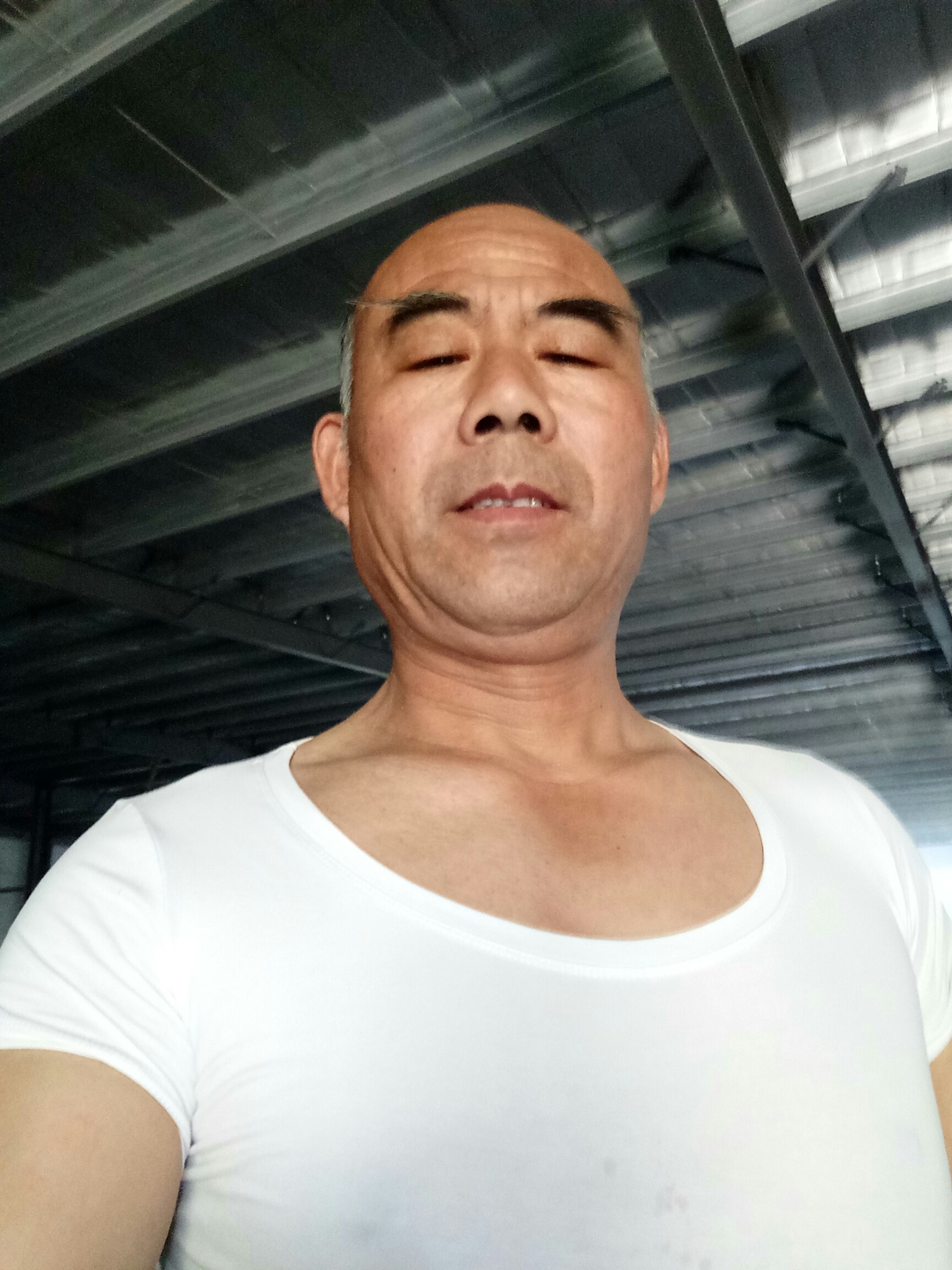 大爷你也玩自拍