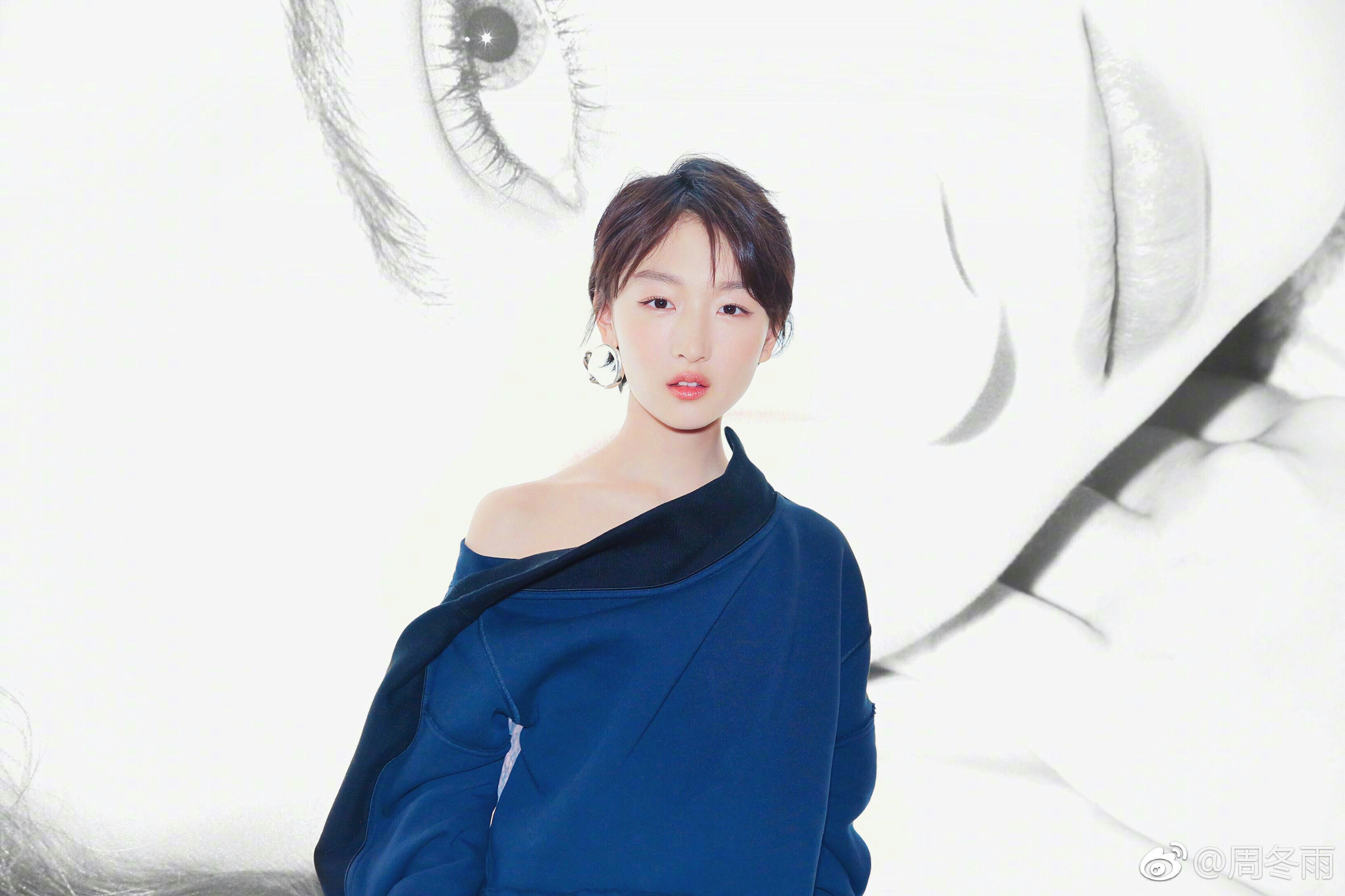 微笑自拍##反正拍一夏##娱乐大杂烩#【周冬雨】