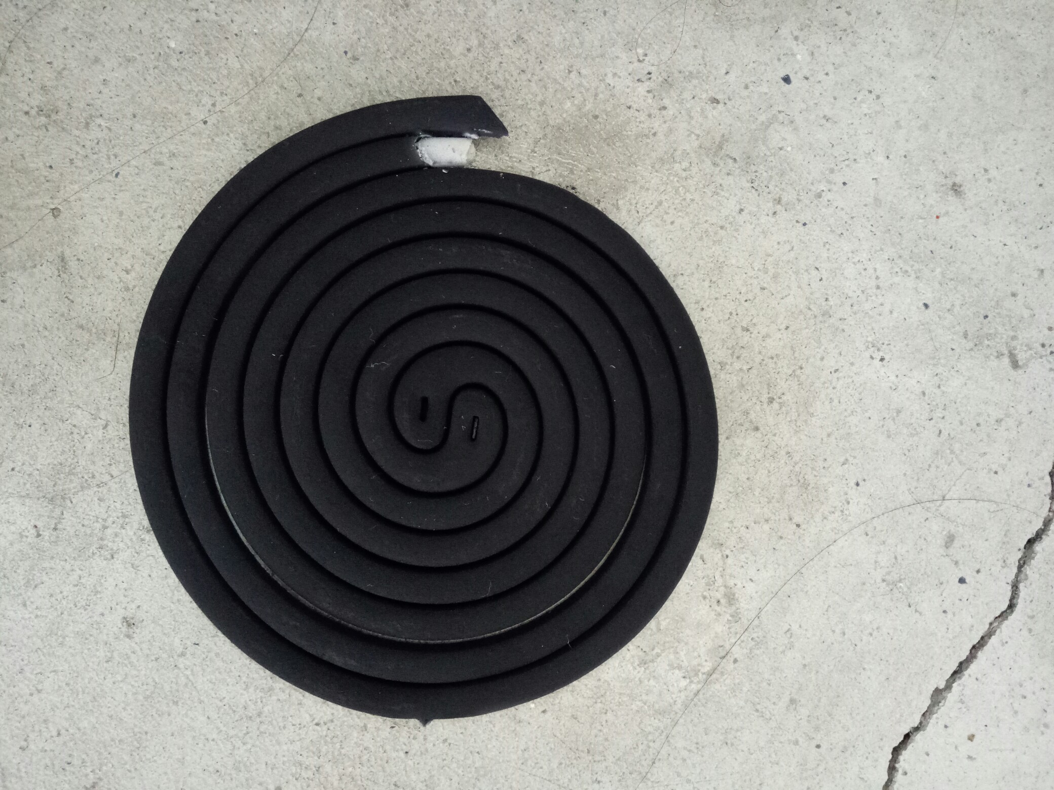 原来蚊香这样子烧是不行滴~谁还骗我说他自己会分开