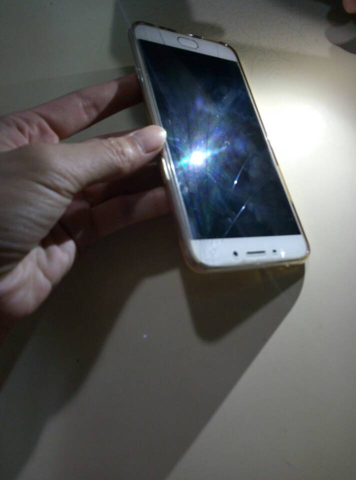 我的oppor9屏幕碎了