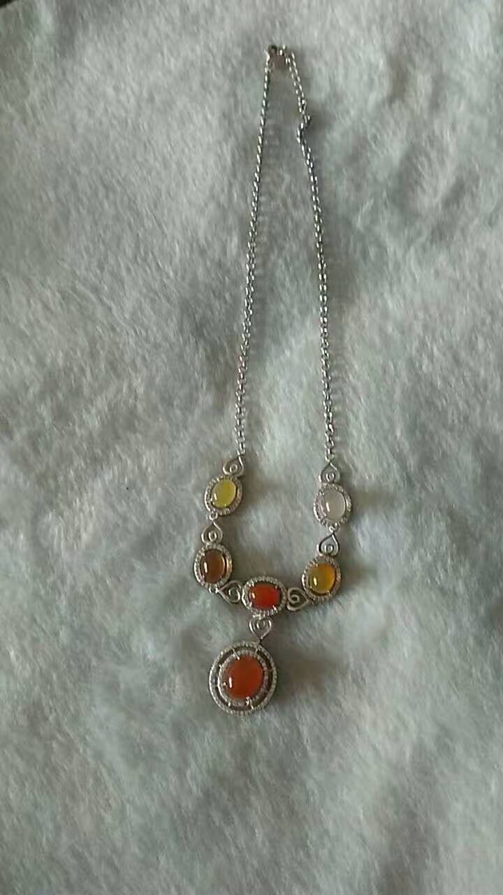   金丝玉宝石光项链