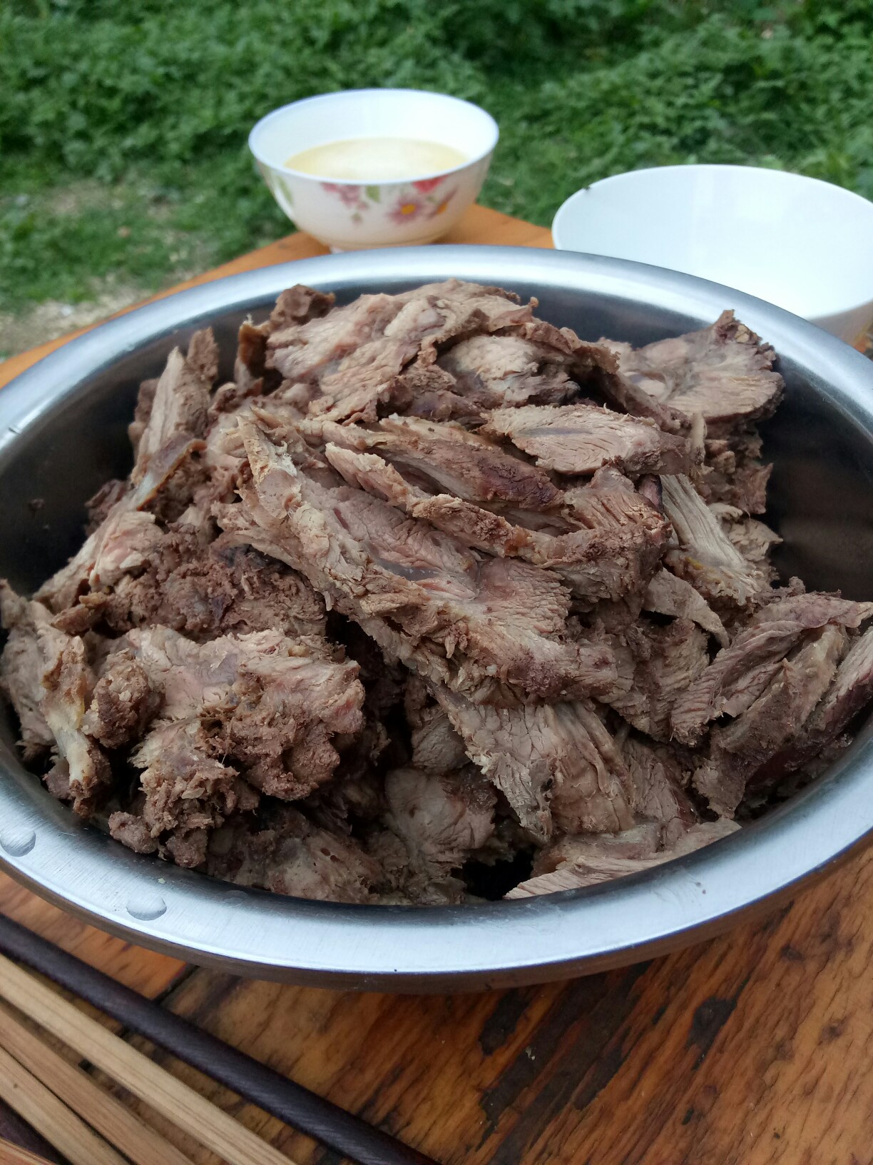 朋友农家乐煮了一大盆牛肉