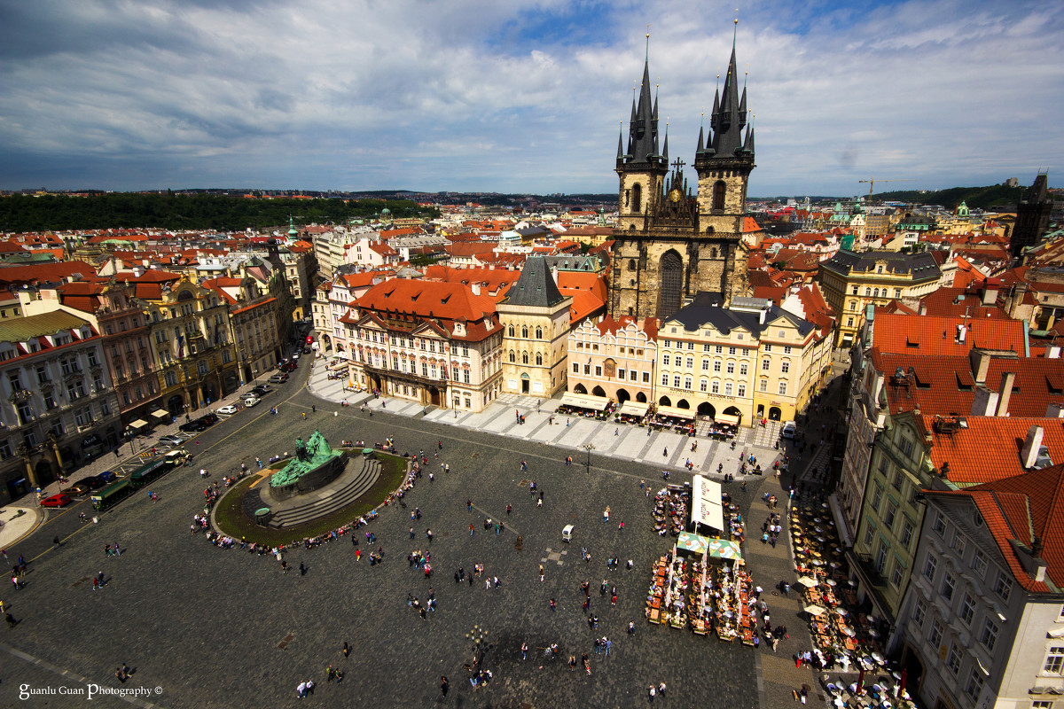 布拉格黄昏的广场