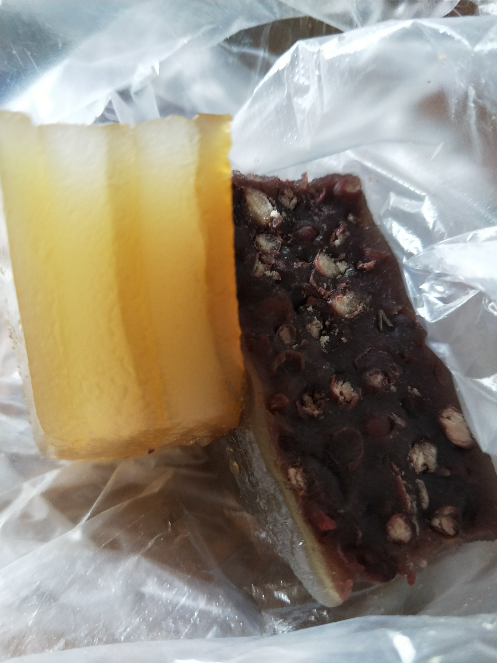 吃早餐咯,晶莹剔透的马蹄糕,甜甜蜜蜜的红豆糕.