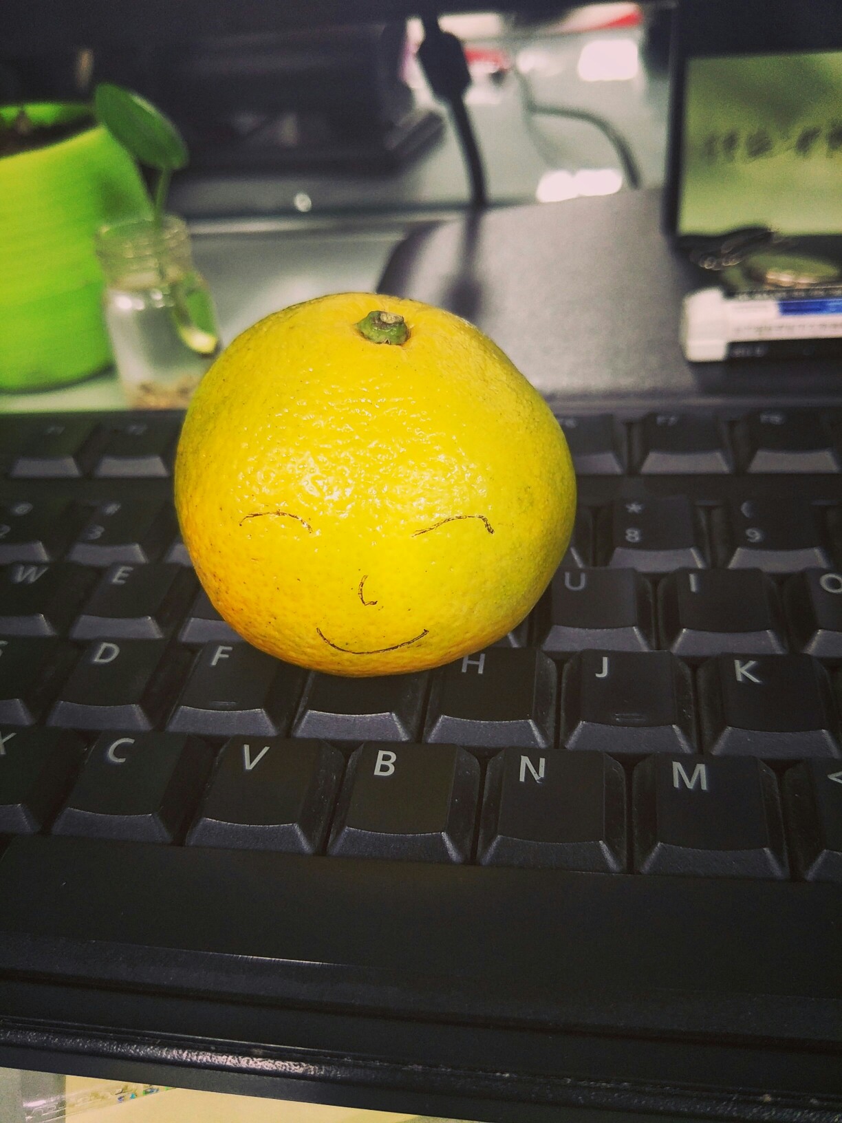 橙子上画笑脸图片