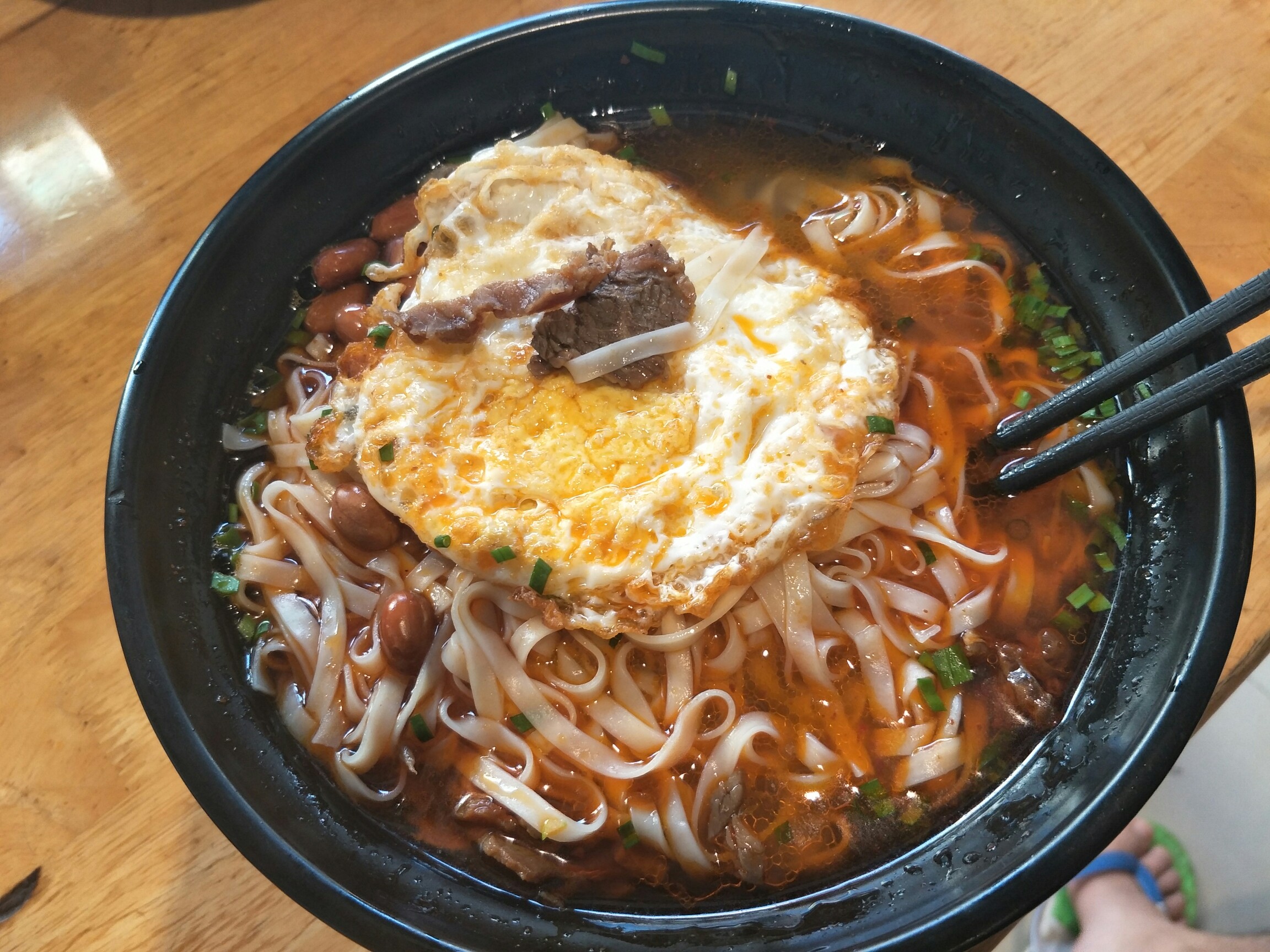 湖南牛肉面,味道还阔以.