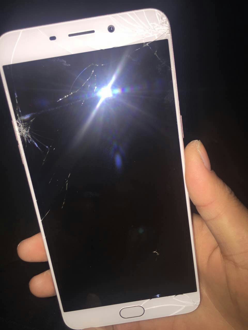oppo手机摔碎照片图片