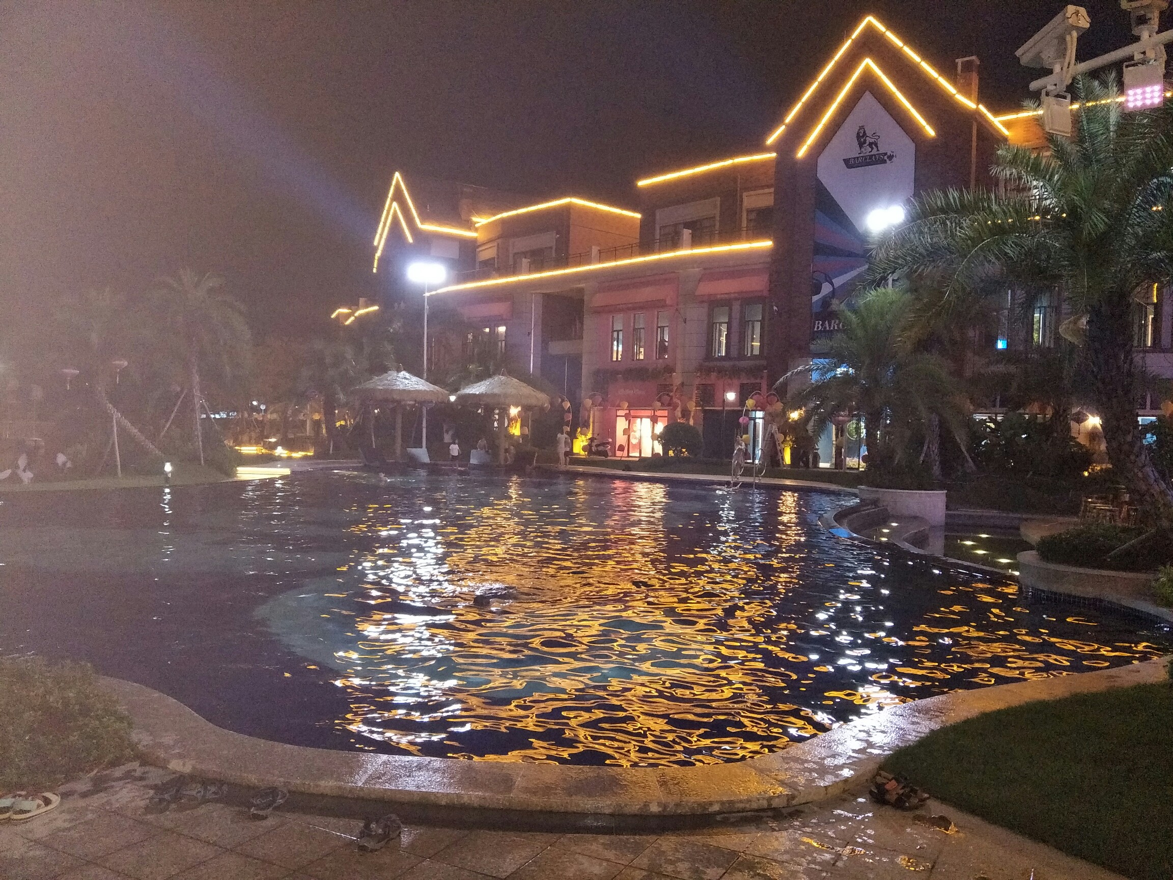 碧桂园的夜景,一阵阵微风吹过,爽!