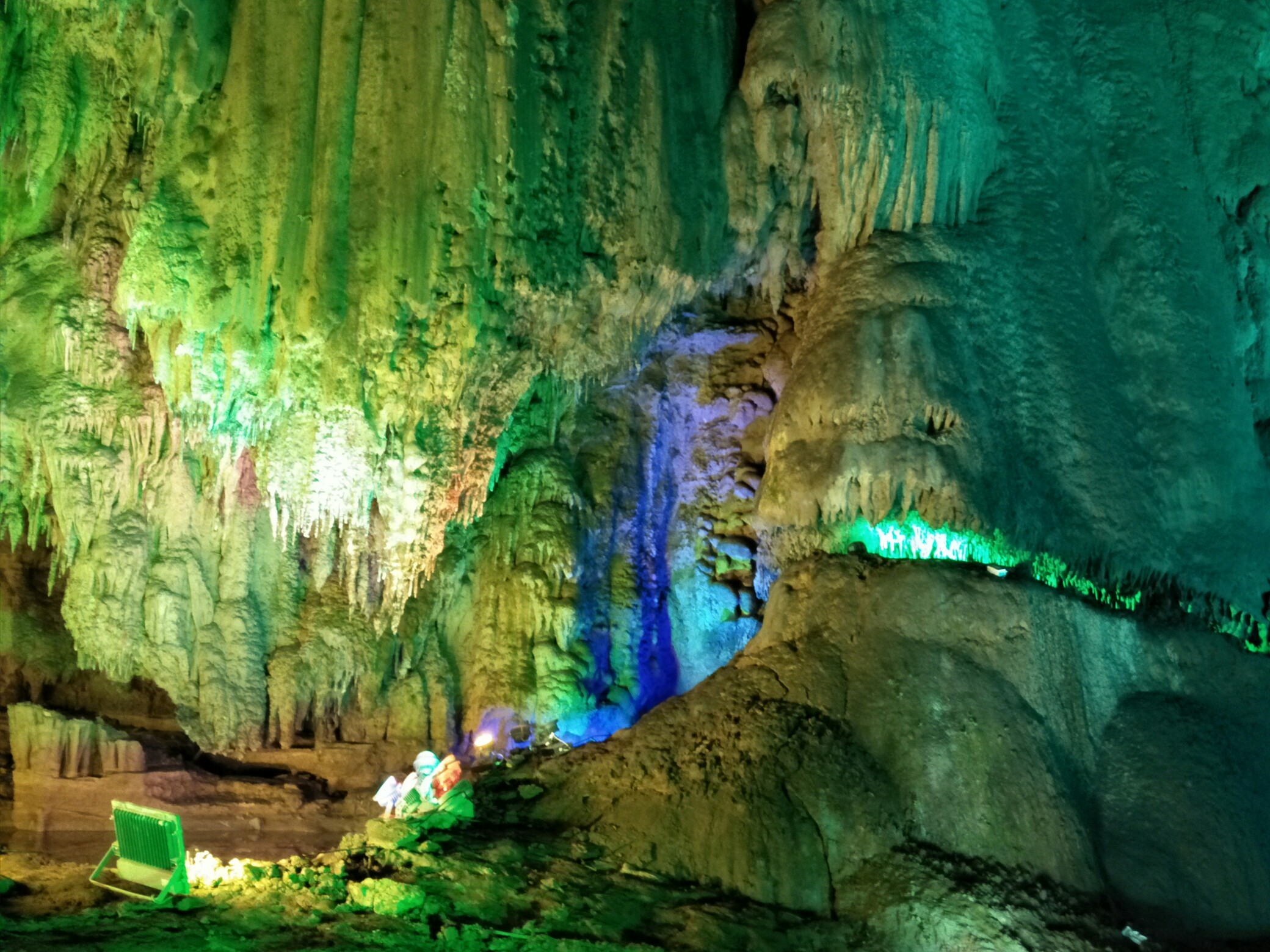 路过桃花源溶洞随手拍了几张.