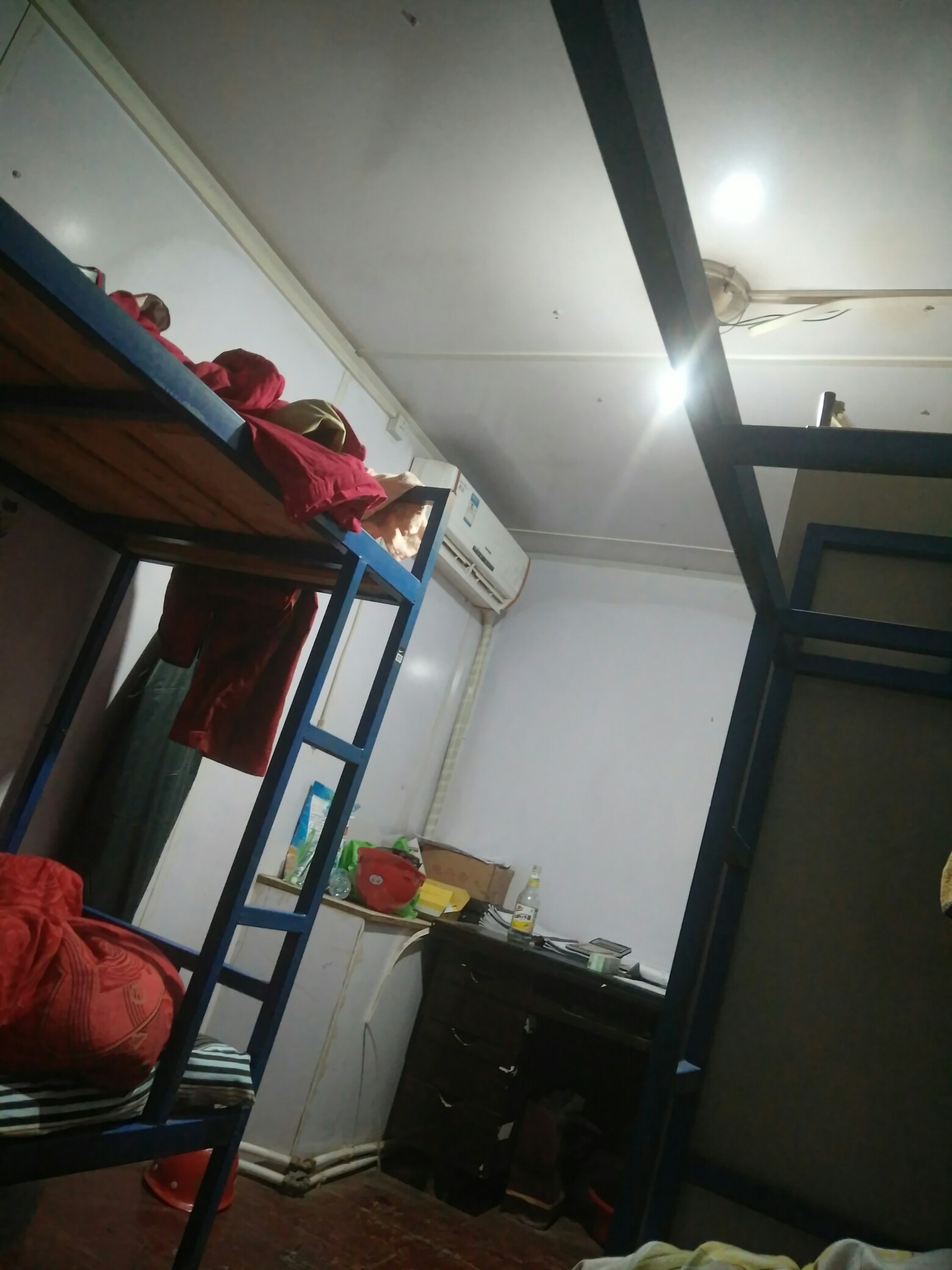 工人宿舍乱七八糟