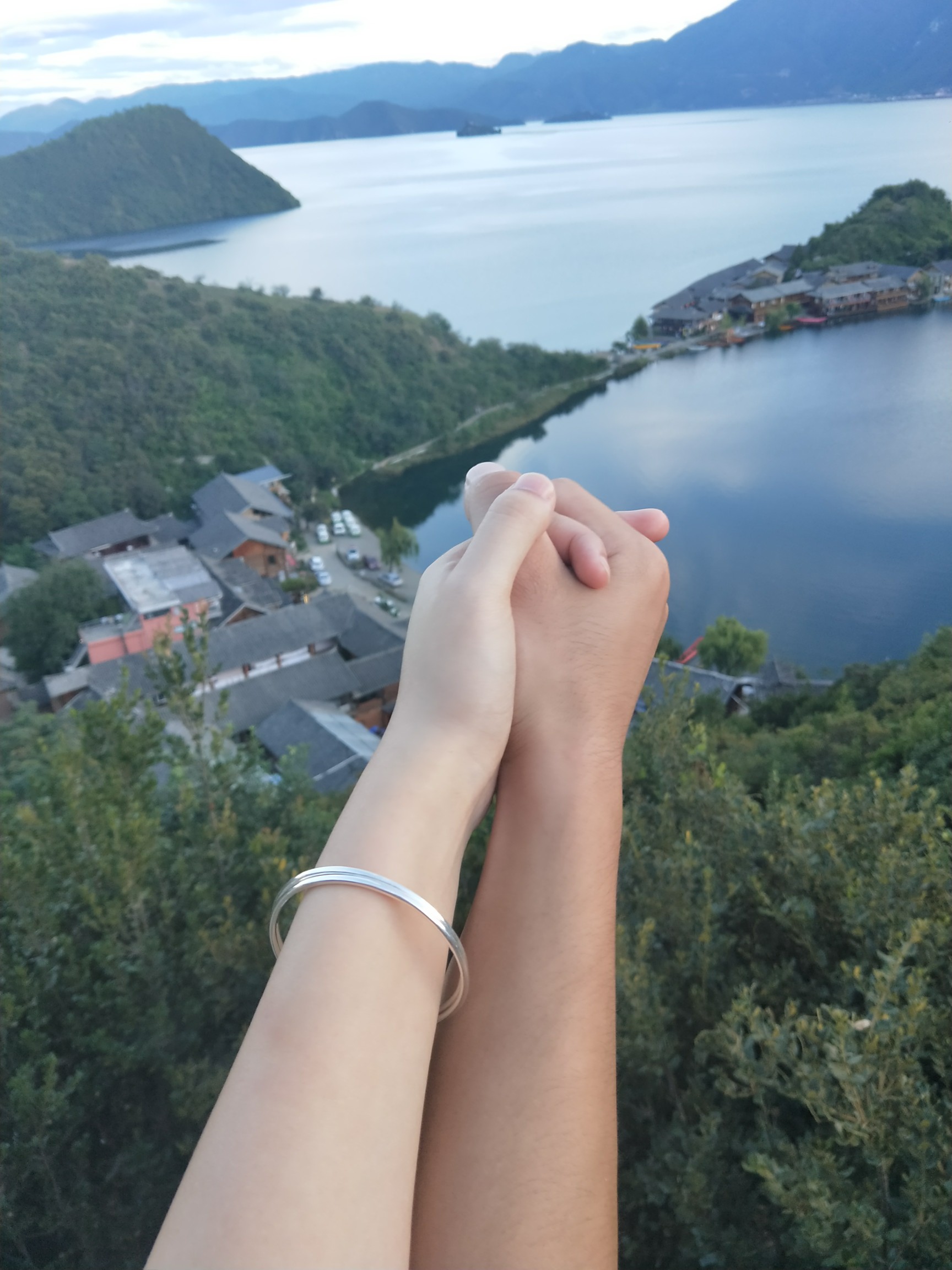 相爱的两个人注定相遇,或早或晚