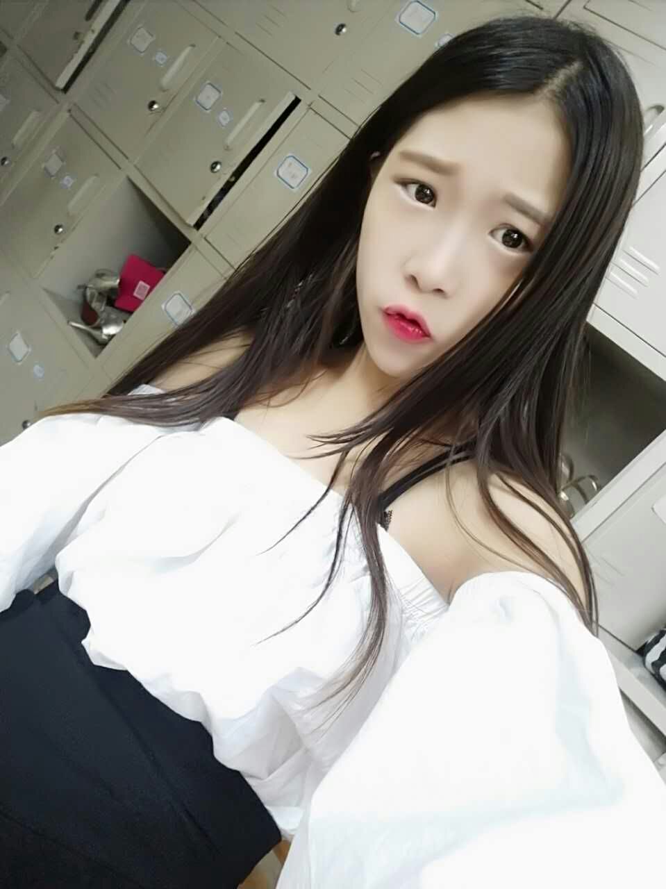 元气自拍##好看的小姐姐都在这##遮脸自拍#越努力越幸运