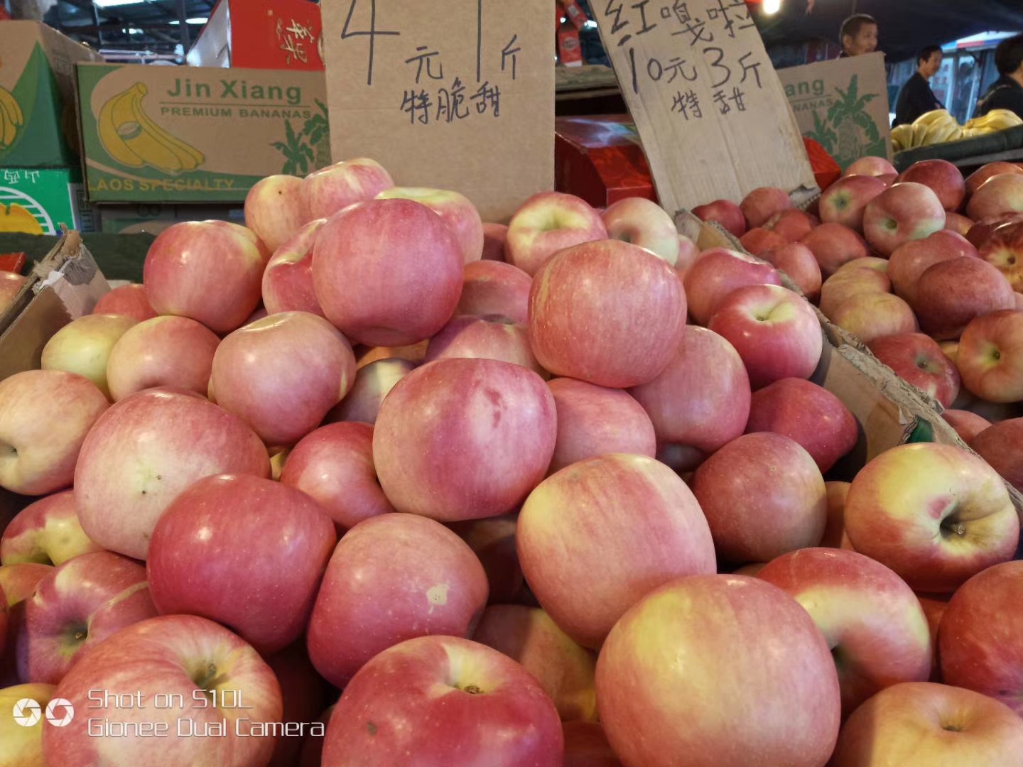 水果控#一个苹果,差不多两斤了.