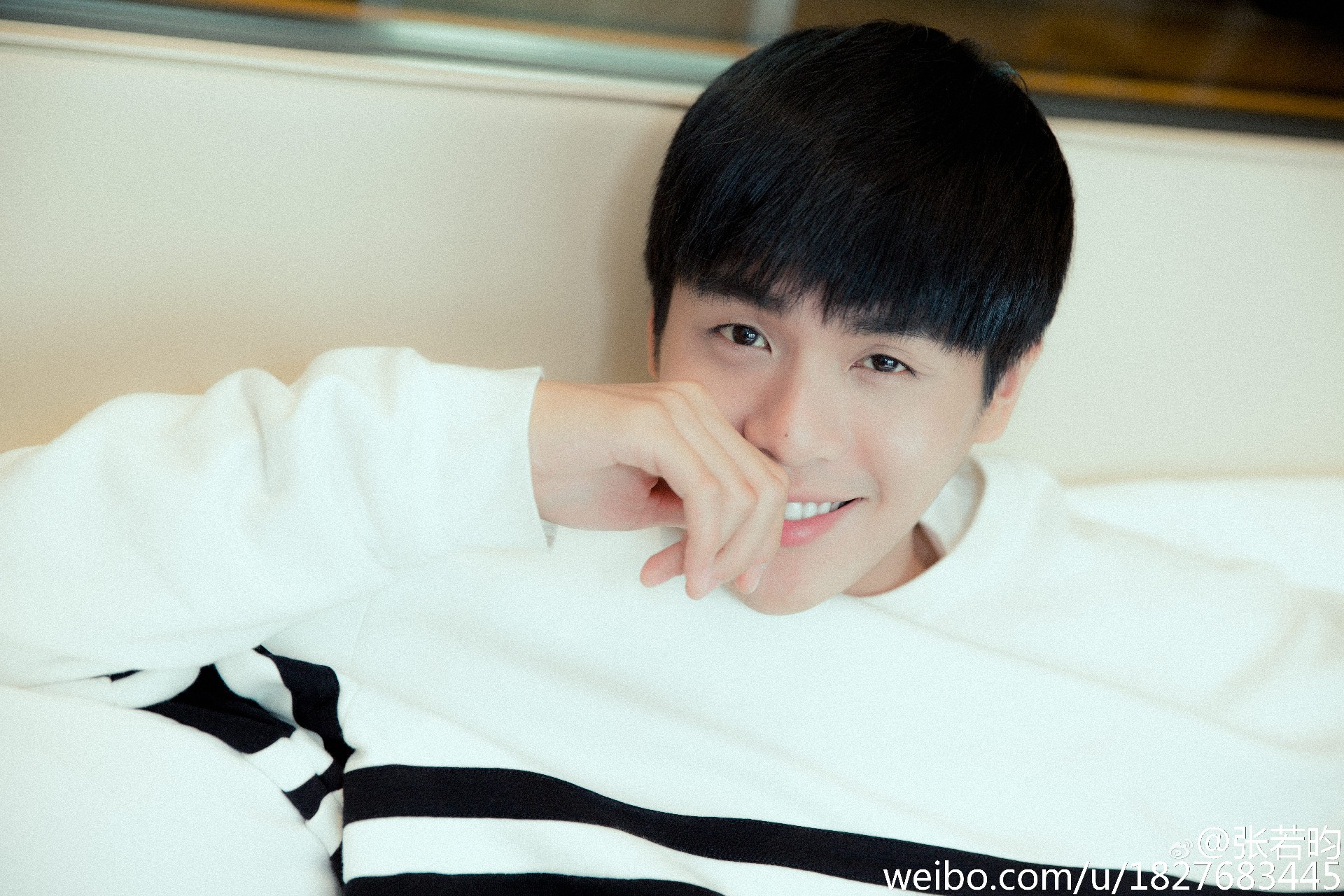 张若昀的笑容太美了,好吧,我沦陷了