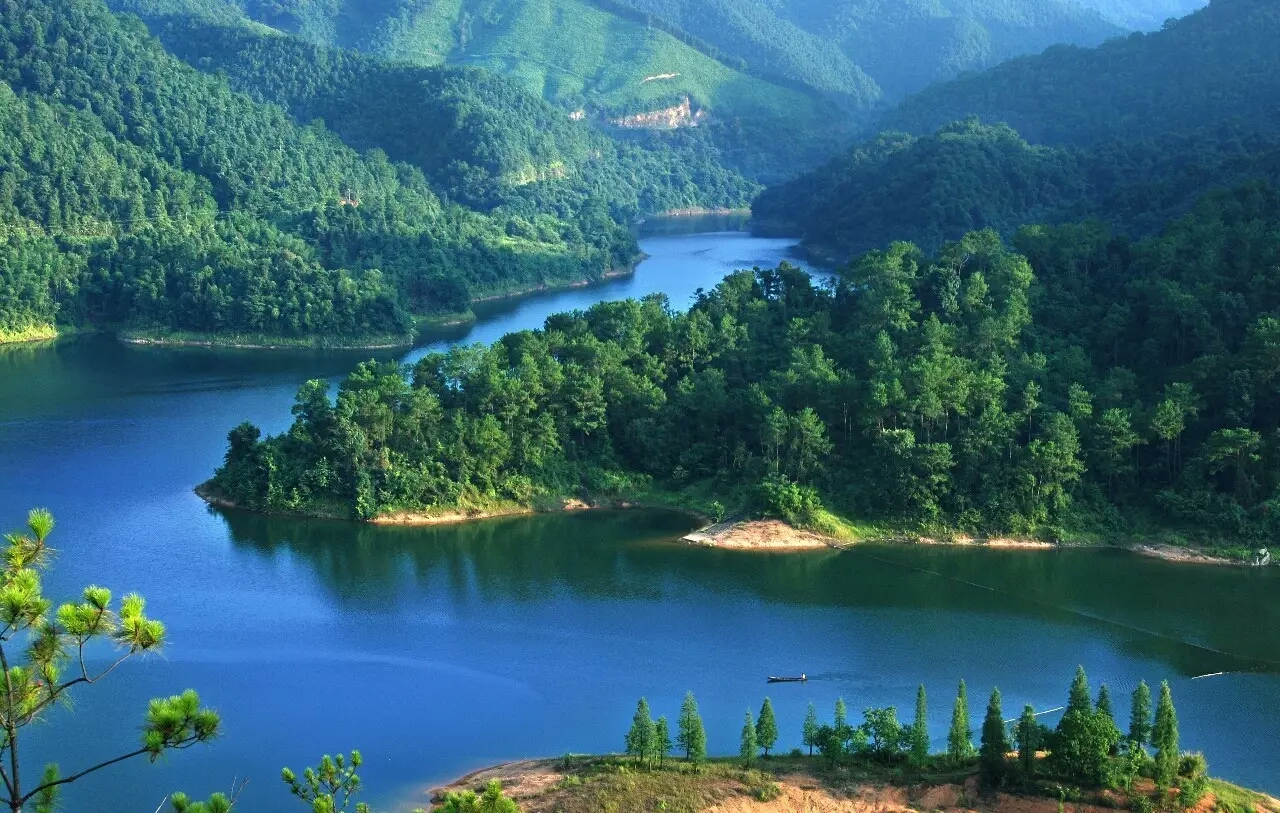 始兴【 花山水库,车八岭 】旅游景点!