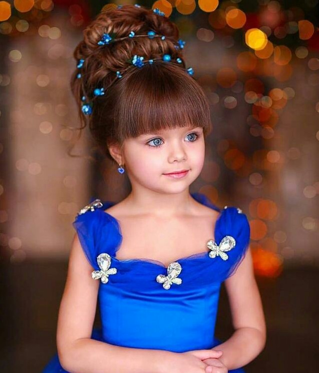 这孩子长得……真版洋娃娃