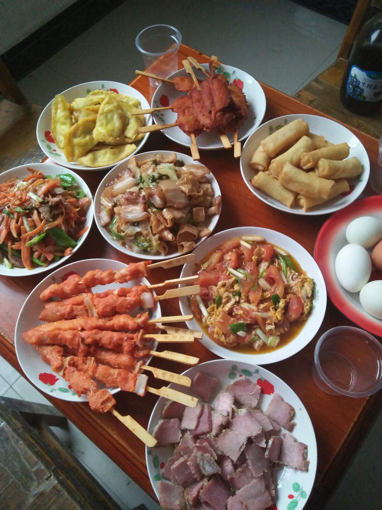 用手机记录生活#元宵节晚餐三个人确实太丰盛太多了,记得小时候过年